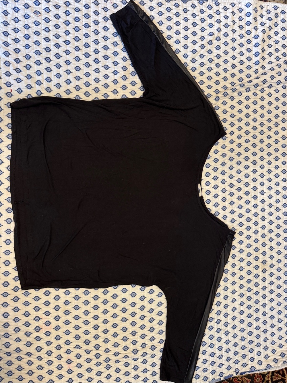 Old navy xxl Women's Black Scoop Neck Short Sleeve Top faux leather sleeve trim